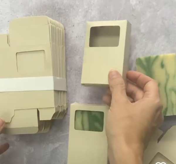 Caja Kraft con ventana para jabón